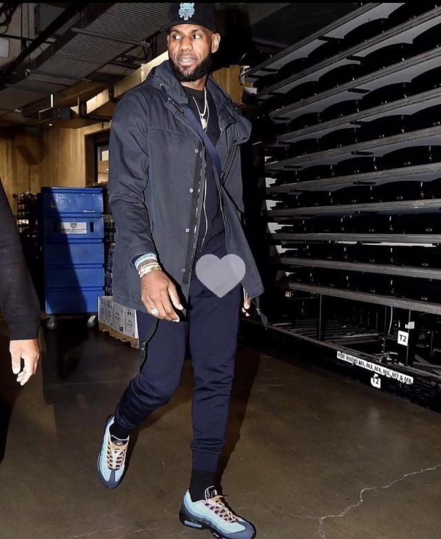 马刺外线防守极其差，说卡斯尔防守好，但是总漏掉三分，遇到好的外线投篮球队，马刺基本上赢不了，除非文班无敌，内线有文班在不用操心，外线还得交易才行。