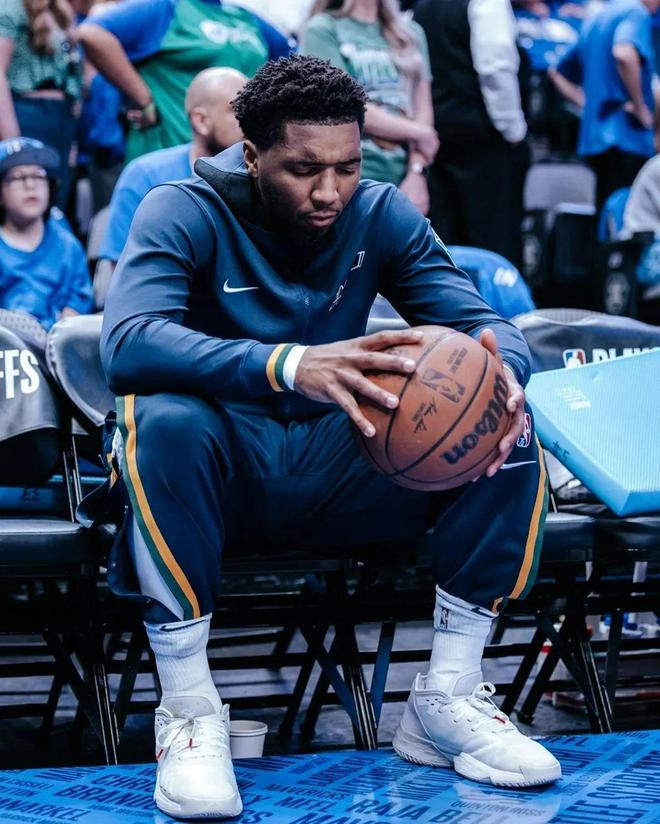 足球——欧冠：巴黎圣日耳曼不敌利物浦