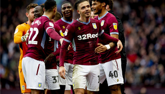 埃杜在高铁站被围满，合同今年到期，他说明年也希望在深圳