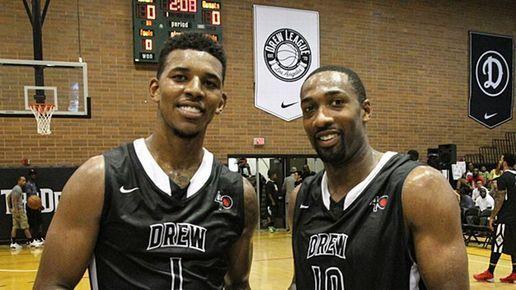 赵睿助攻 周琦跟进上篮打成2+1