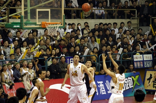 骂仗开启！曼联名宿之子炮轰阿莫林“废物+骗违约金” 被众多球迷回怼