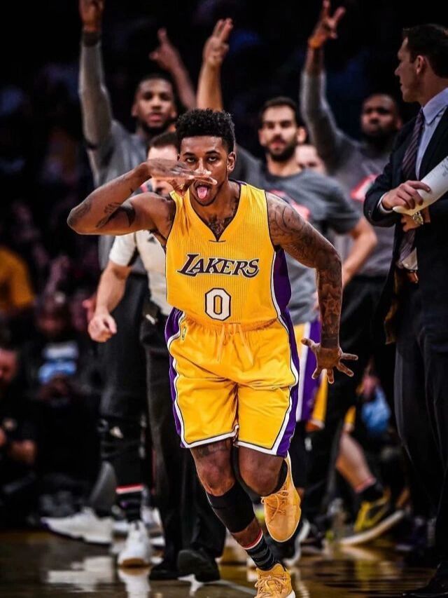 队记：雄鹿有意追莫兰特搭档字母 交易筹码大概率以库兹马为核心